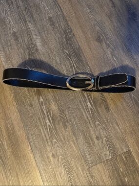 Vtg Guess Black studded women’s Leather Belt with Oval Buckle